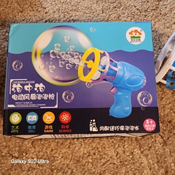 LoL surprise 5 face mask, 2 bubble guns, and 5 fidget spinner - Picture 4 of 6